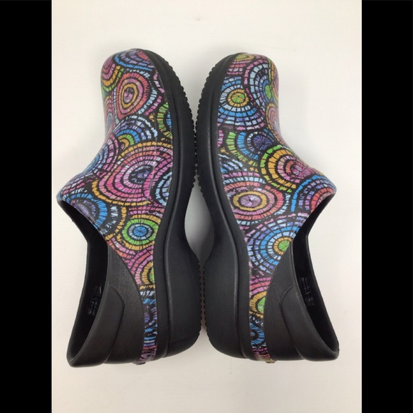 Croc’s Neria Pro II graphic clog/shoes - Picture 4 of 6